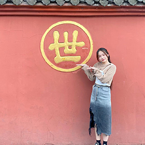 张伊婧2.jpg 张伊婧2.jpg